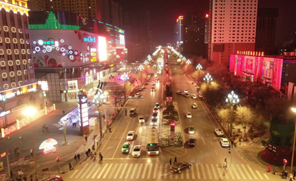 玉蘭燈“點靚”西寧這條商業街