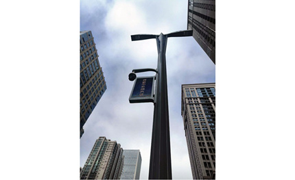 科技和設(shè)計的完美結(jié)合，華體智慧路燈點亮青島CBD