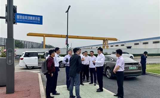 青島市領導一行蒞臨華體科技考察共商合作新模式