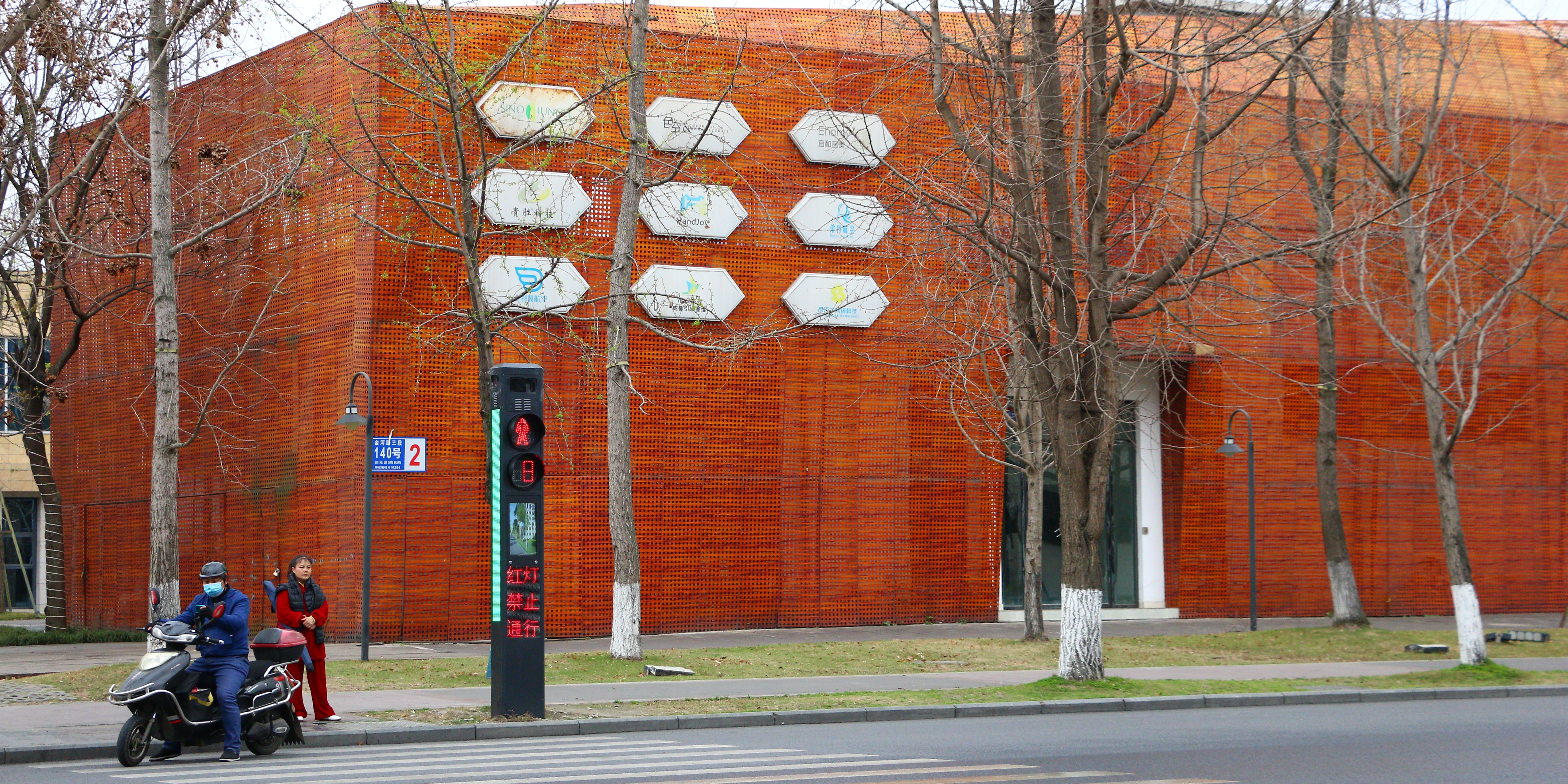 科技感拉滿！華體「智能人行橫道信號燈」上崗啦